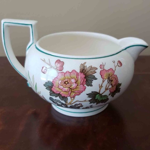Wedgwood of Etruria & Barlaston Creamer Eastern Flowers No TKD 426 Porcelain - Picture 2 of 3